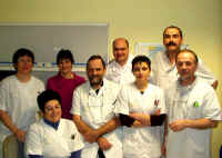 Service d'IRM. Equipe organisatrice en compagnie de Paul, (au milieu) venu du LIBAN